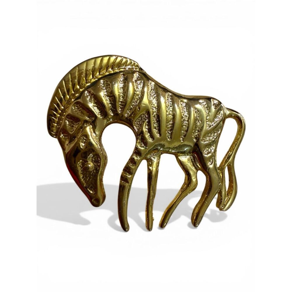 Vintage Style Gold Horse Brooch Women Equestrian Chic Statement Pin